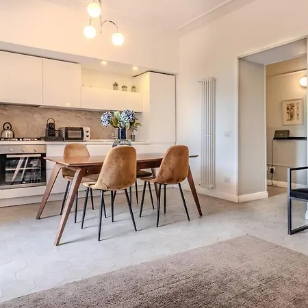 Blue 1 View 2br With Private Parking * كومو